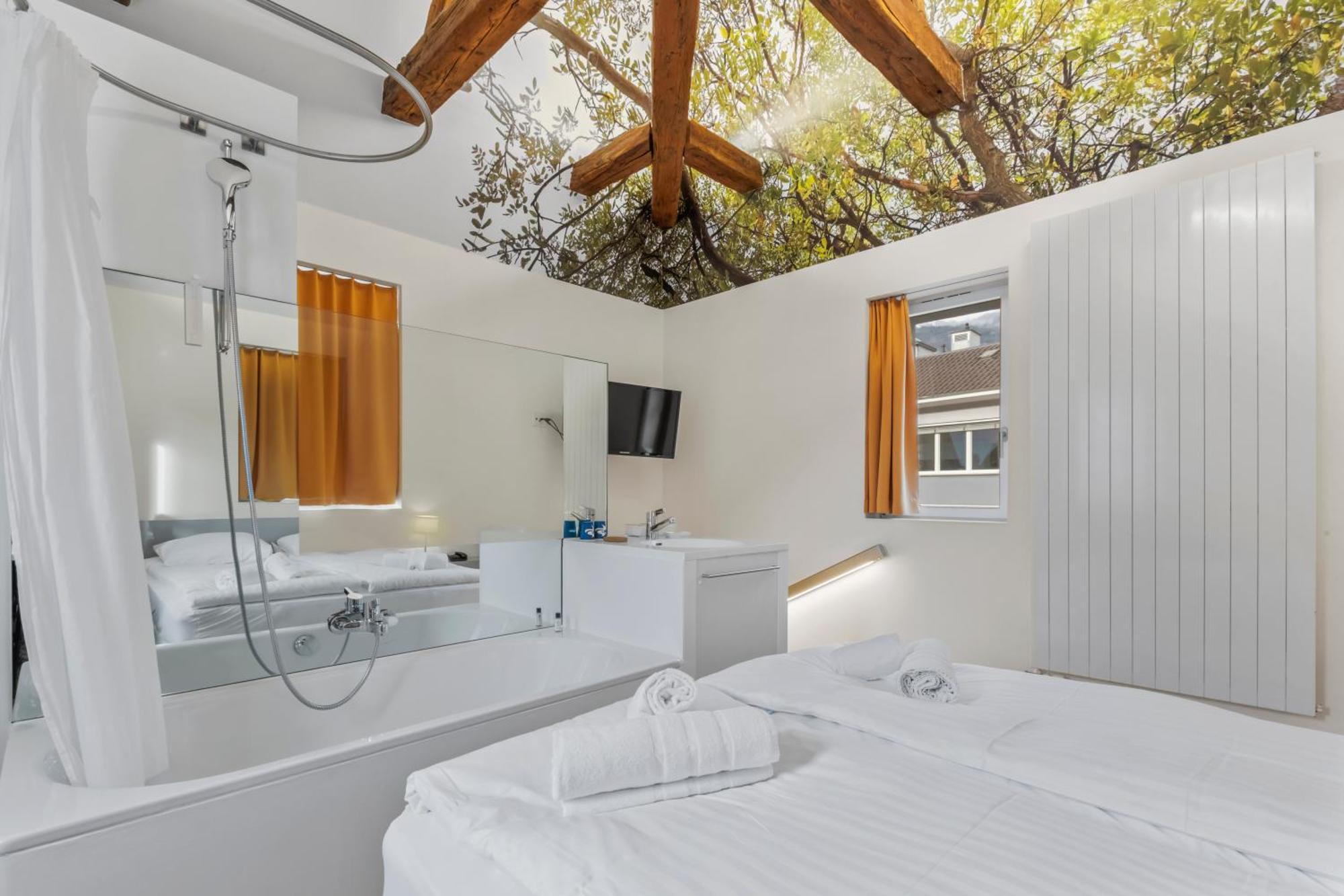 Hotel De La Poste Sierre Bagian luar foto